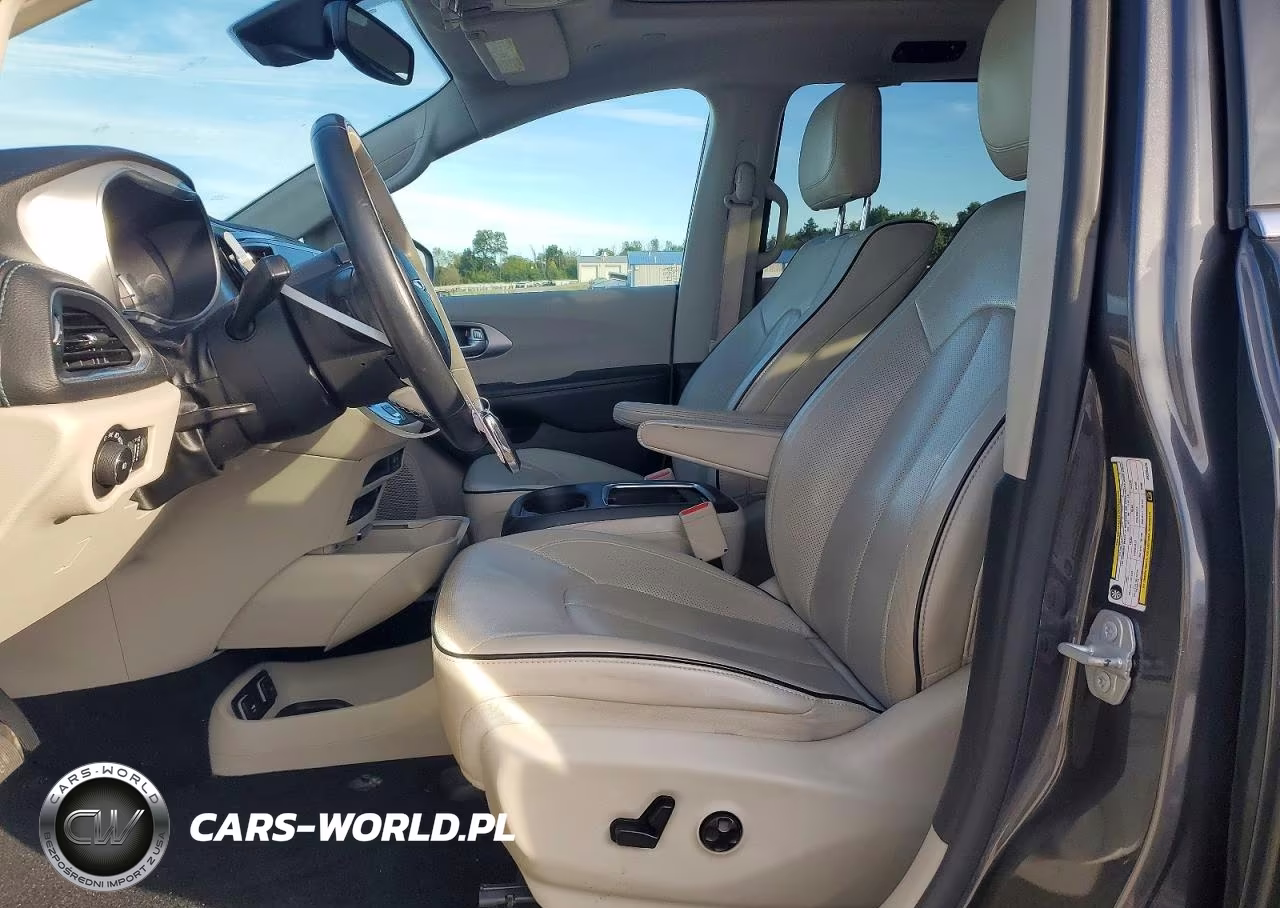 2018 Chrysler Pacifica Hybrid Limited VIN:2C4RC1N70JR230526 - 7