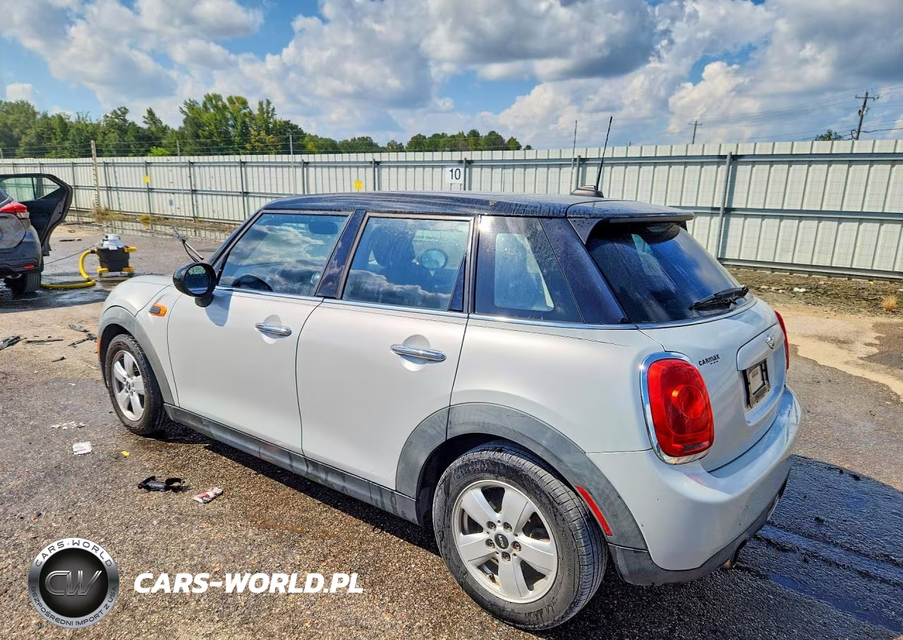 2015 Mini Cooper VIN:WMWXS5C5XFT831832 - 2