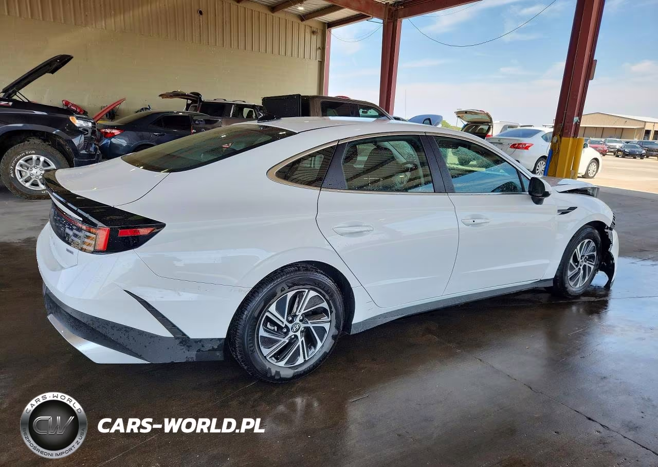 2026 Hyundai Sonata Hybrid Blue VIN:KMHL24JJXTA161925 - 3