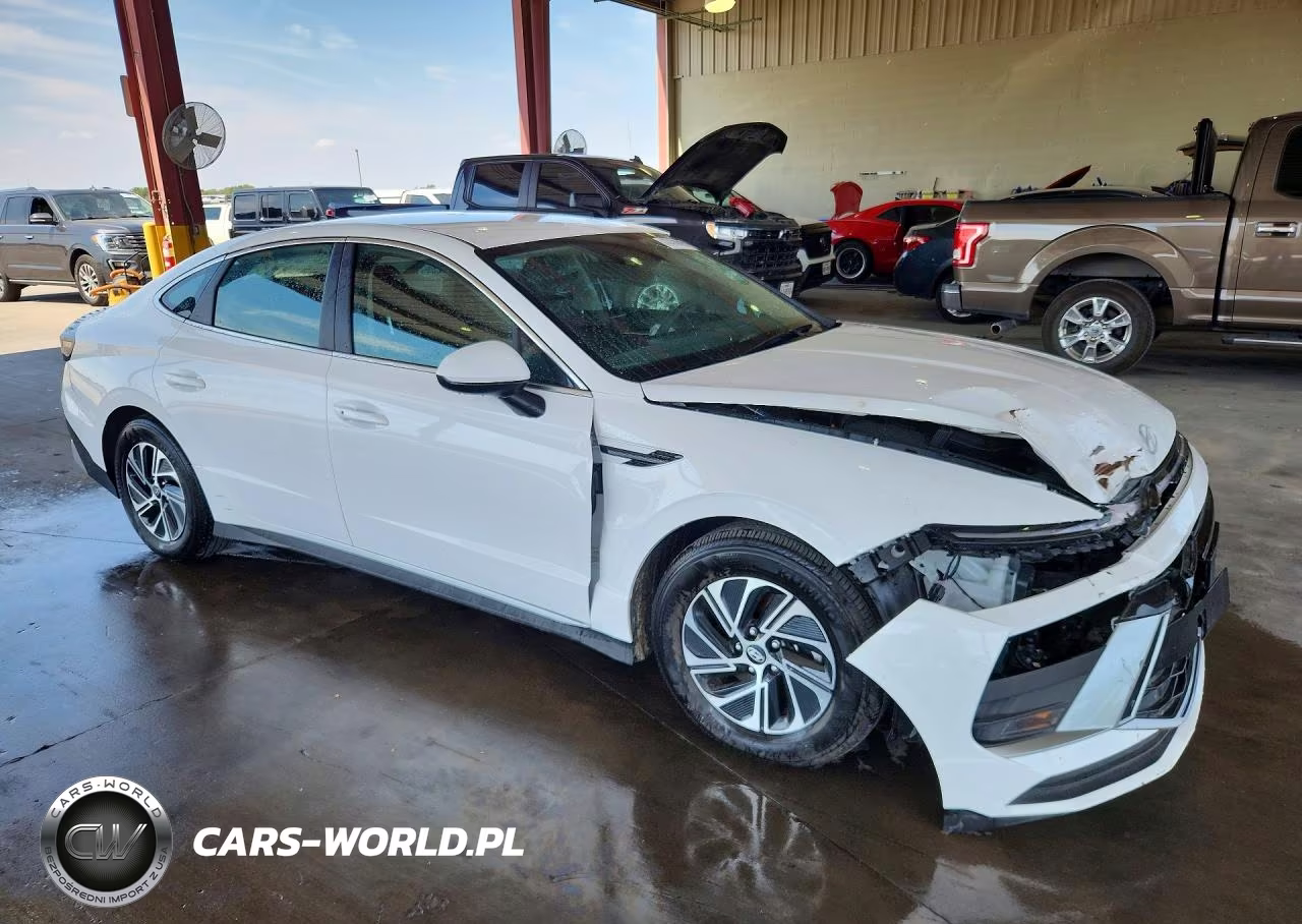 2026 Hyundai Sonata Hybrid Blue VIN:KMHL24JJXTA161925 - 4
