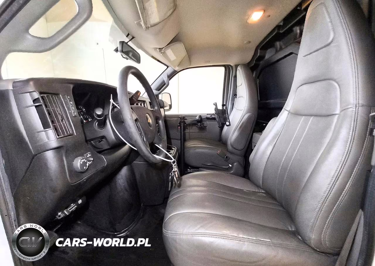 2021 Chevrolet Express G2500 VIN:1GCWGAFP6M1252576 - 7