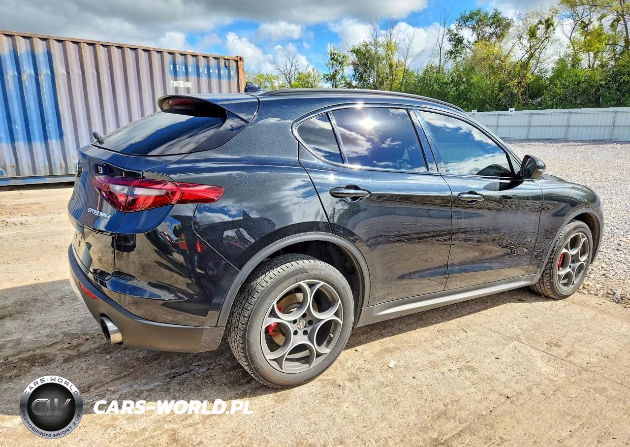 2018 Alfa Romeo Stelvio Sport VIN:ZASFAKPN2J7B87407 - 3