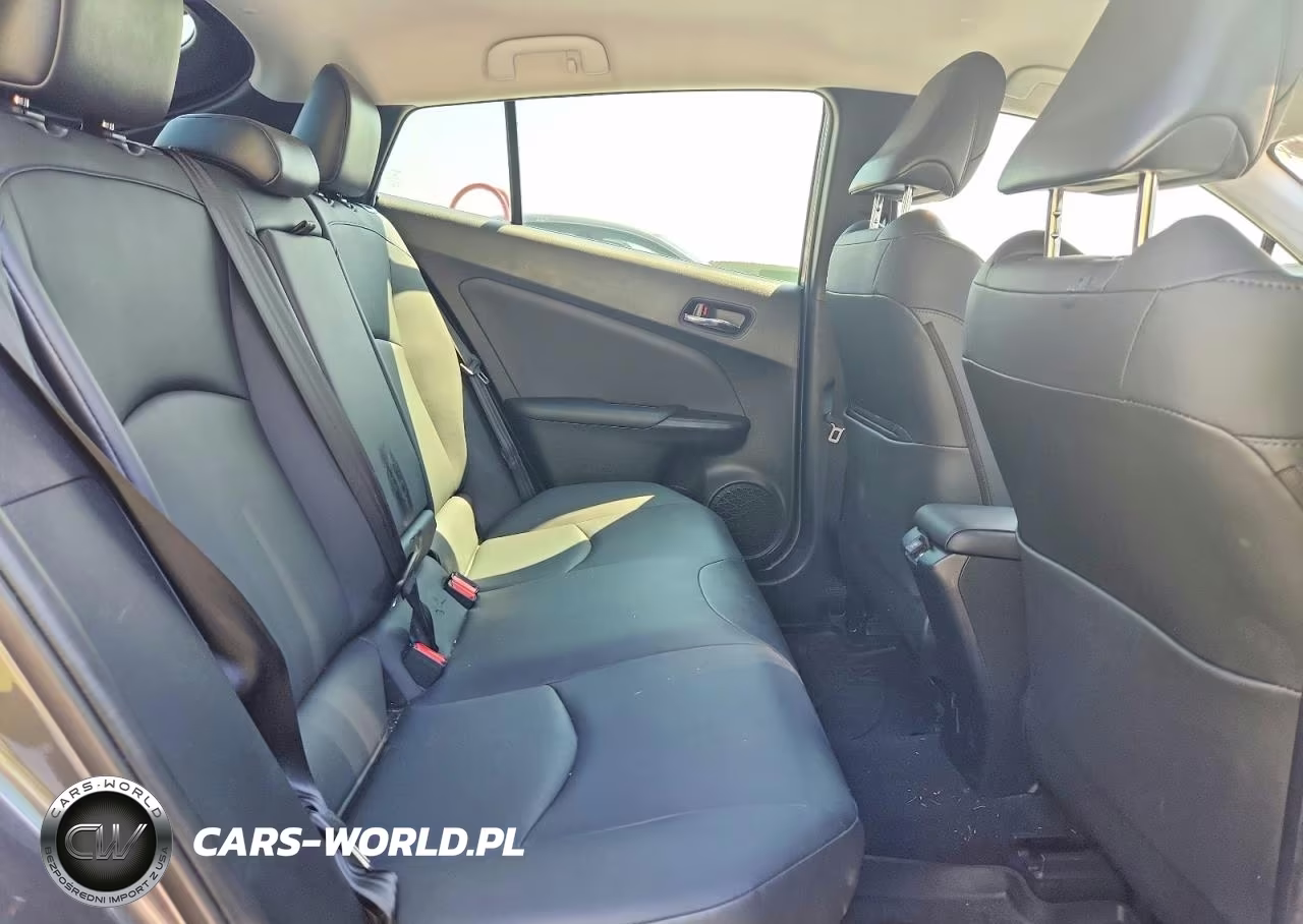 2021 Toyota Prius Xle VIN:JTDKAMFU2M3137582 - 10