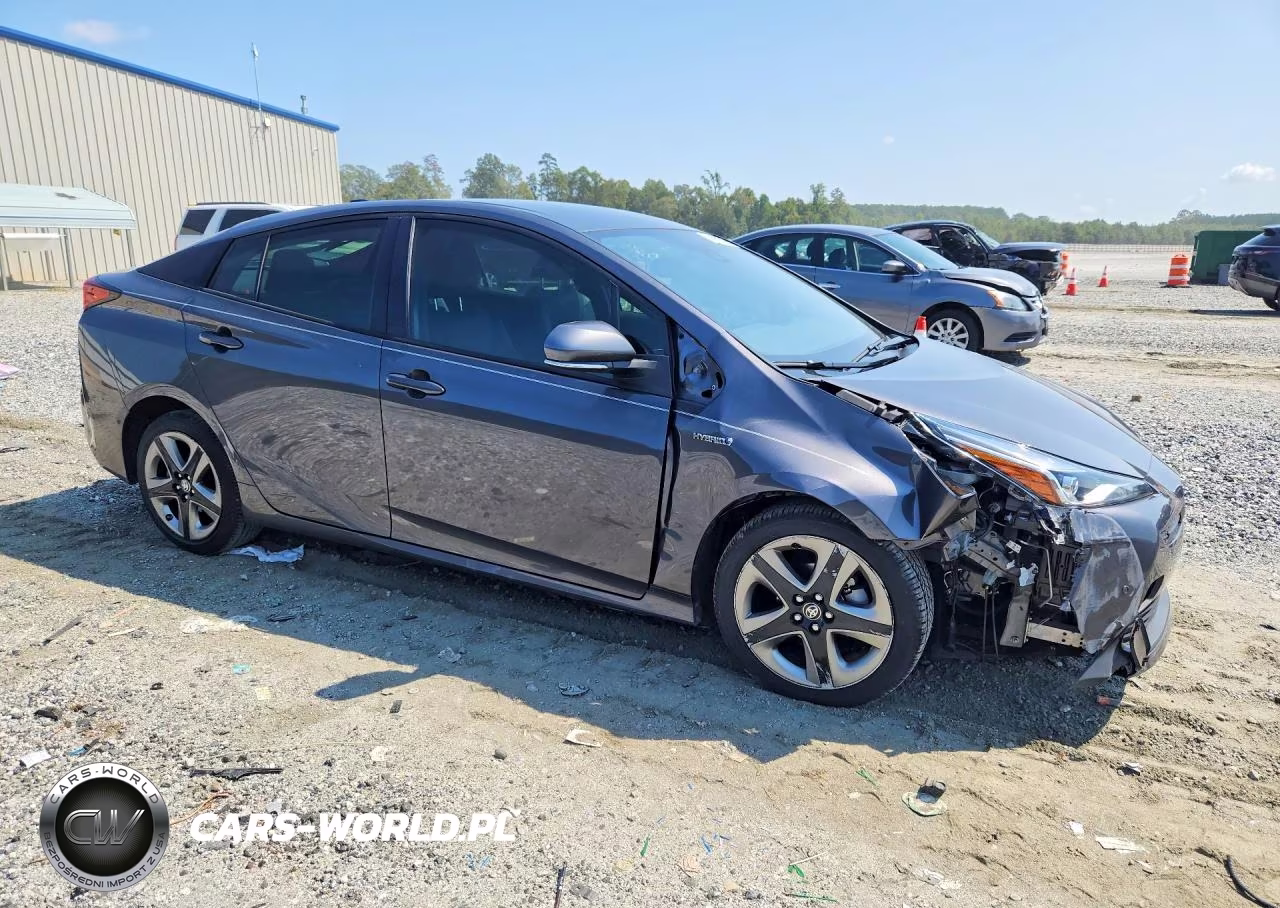 2021 Toyota Prius Xle VIN:JTDKAMFU2M3137582 - 4