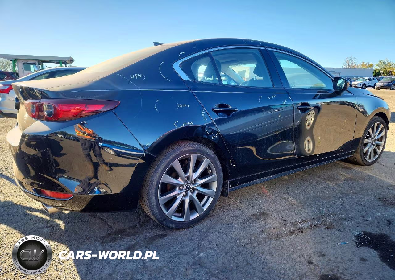 2022 Mazda 3 Premium VIN:3MZBPBDLXNM300375 - 3