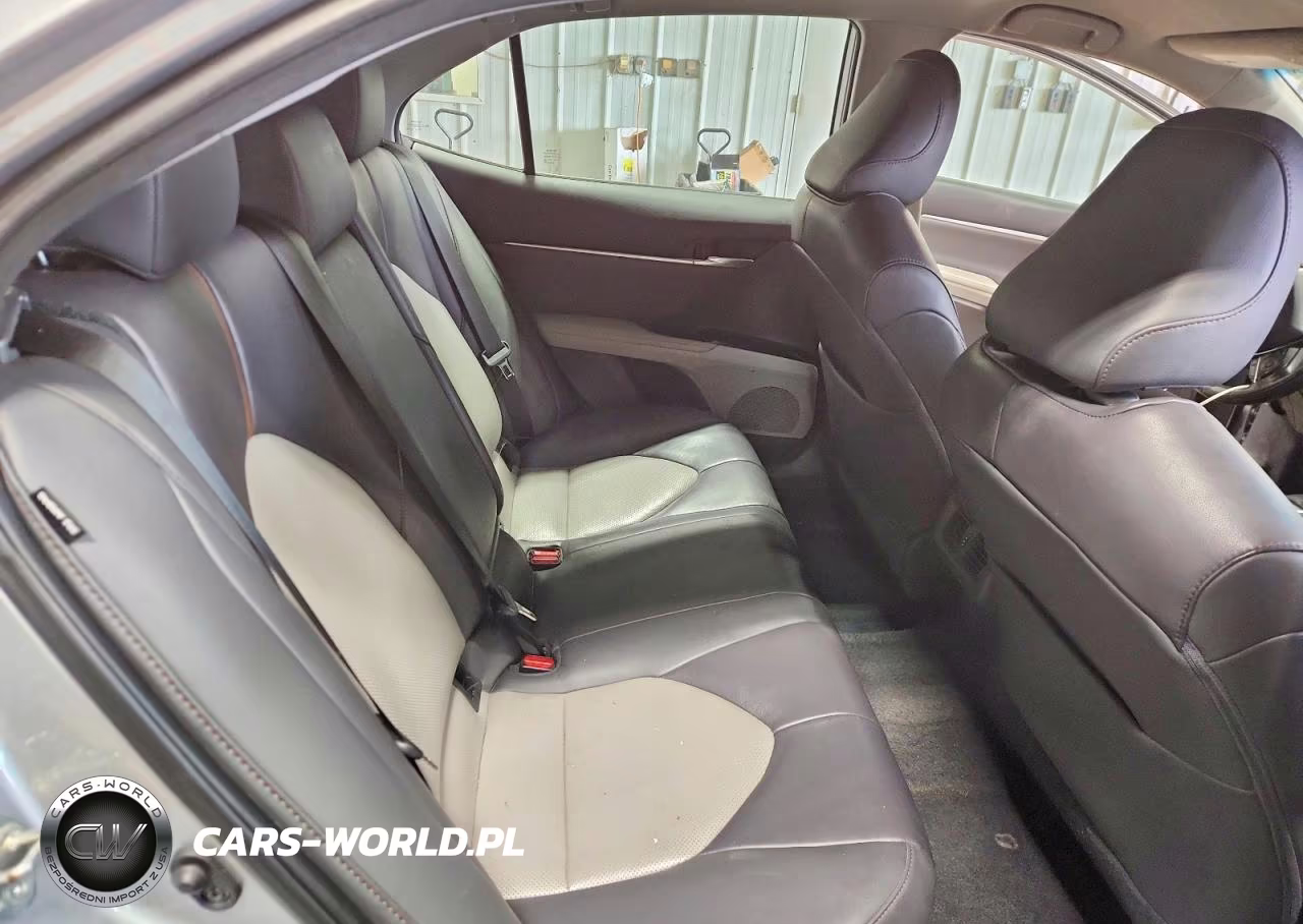 2020 Toyota Camry Xle VIN:4T1F31AK0LU537936 - 10