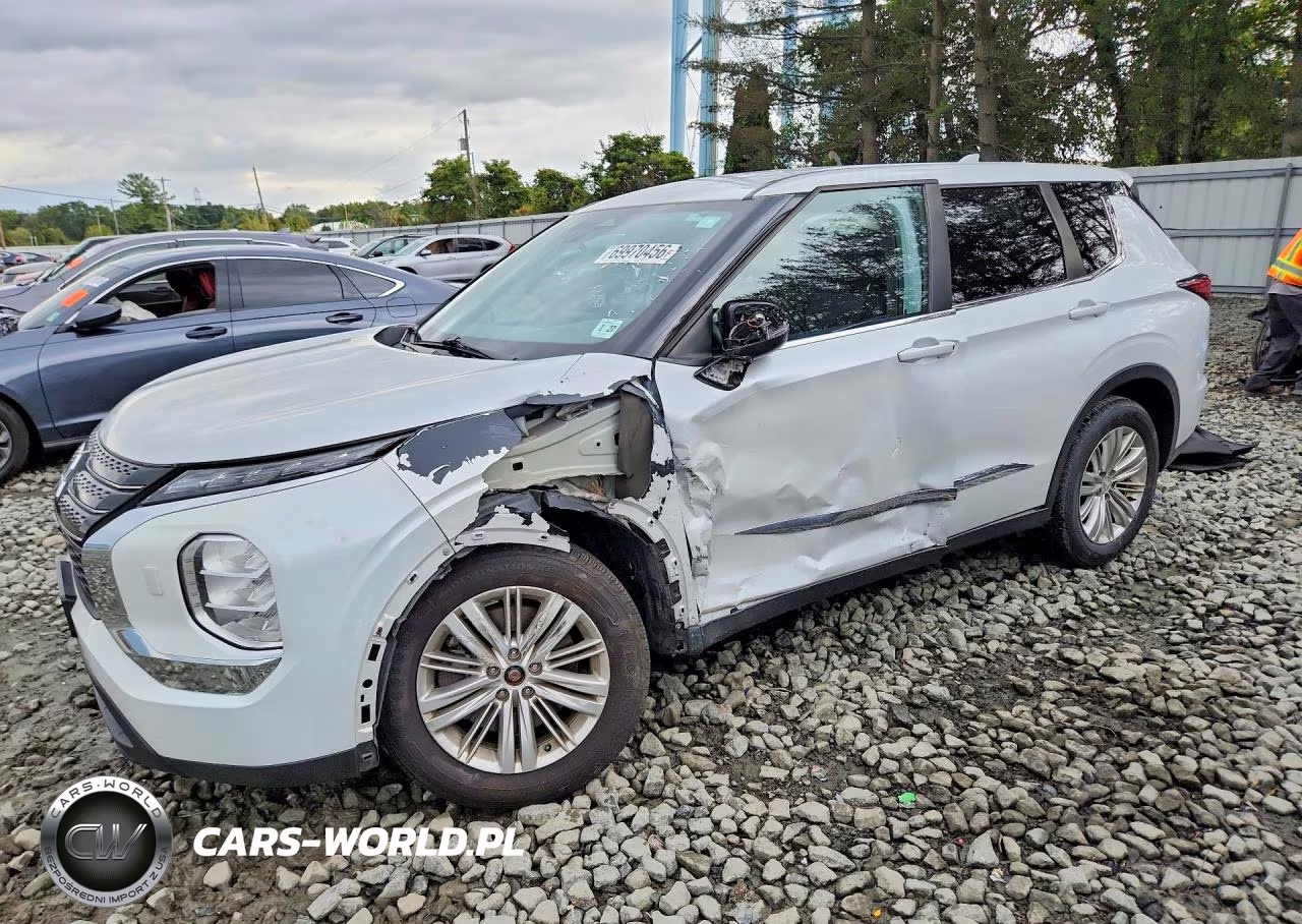 2022 Mitsubishi Outlander Es – zdjęcie 1 z 12