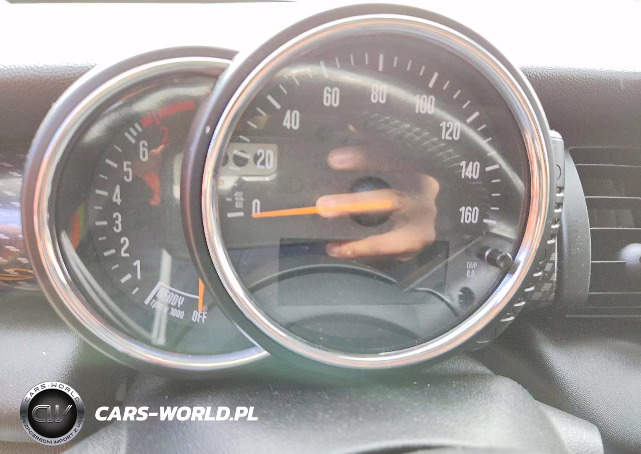 2015 MINI COOPER S VIN:WMWXP7C58F2A39586 - 9