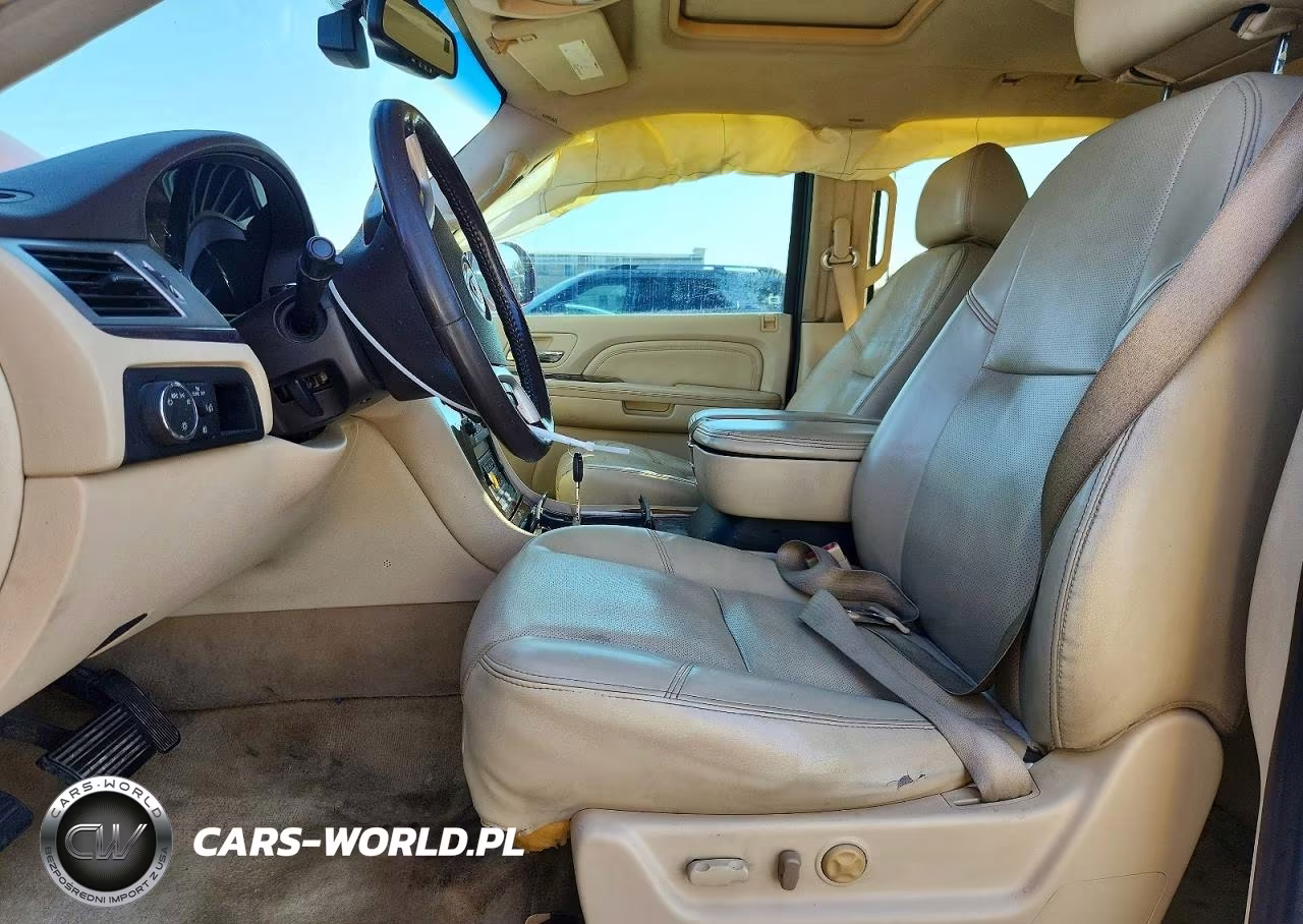 2008 Cadillac Escalade Luxury VIN:1GYEC63858R210113 - 7