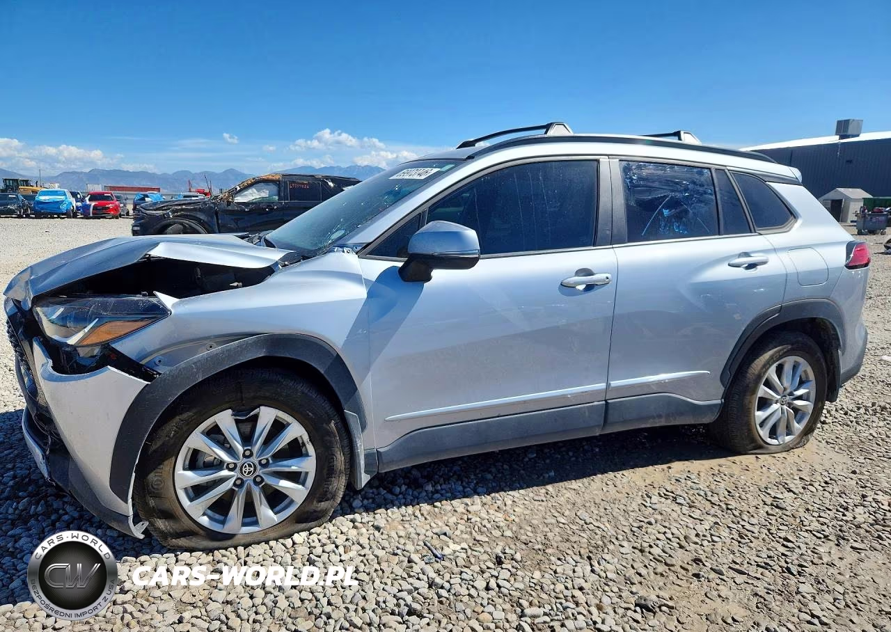 2022 Toyota Corolla Cross Le VIN:7MUCAABG9NV036810 - 1