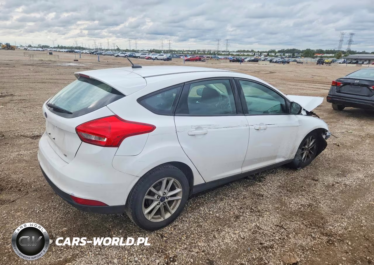 2018 Ford Focus Se VIN:1FADP3K21JL225403 - 3