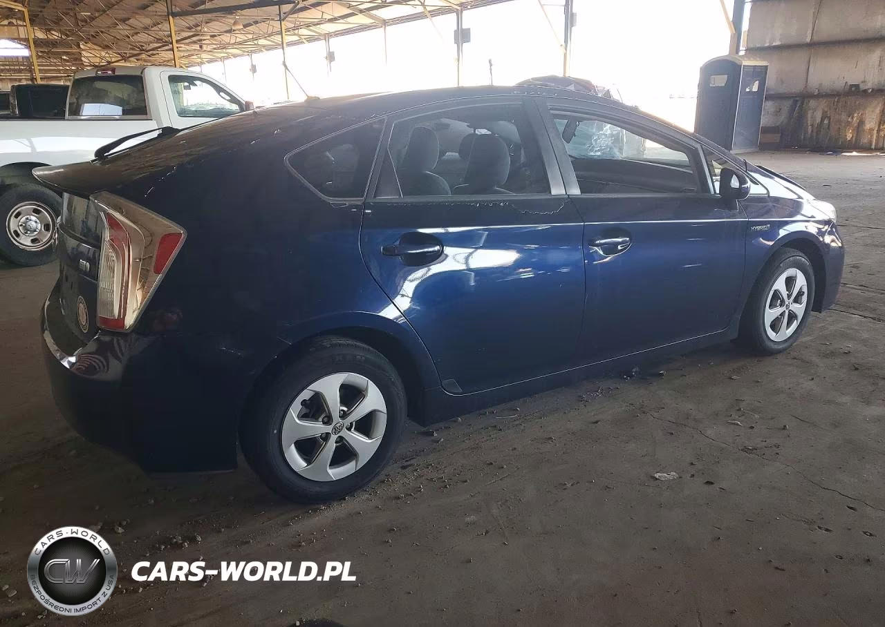 2013 Toyota Prius Two VIN:JTDKN3DU7D1626623 - 3