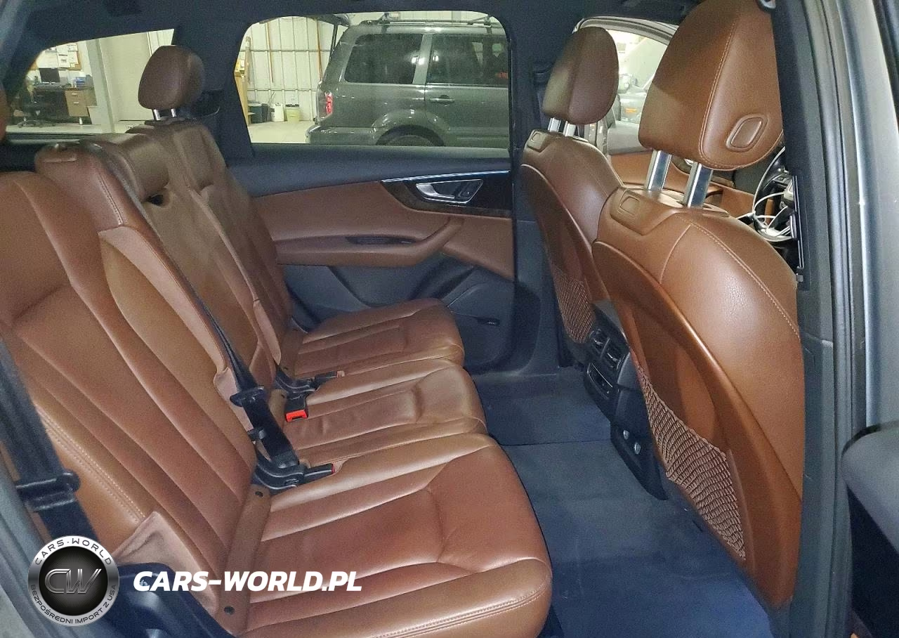 2018 Audi Q7 Premium Plus VIN:WA1LAAF73JD030277 - 11