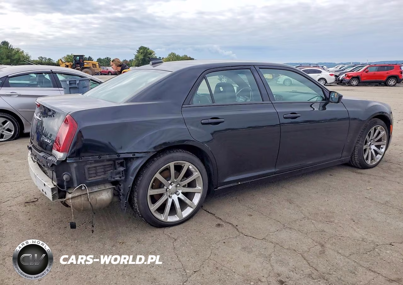 2016 Chrysler 300 S VIN:2C3CCABG5GH238568 - 3