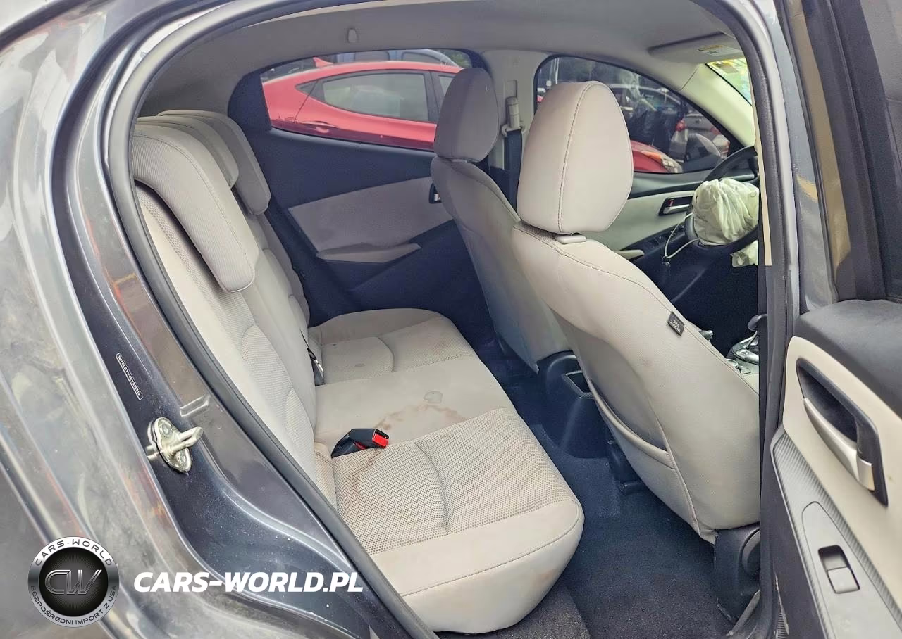 2019 Toyota Yaris Le VIN:3MYDLBYV4KY516313 - 10