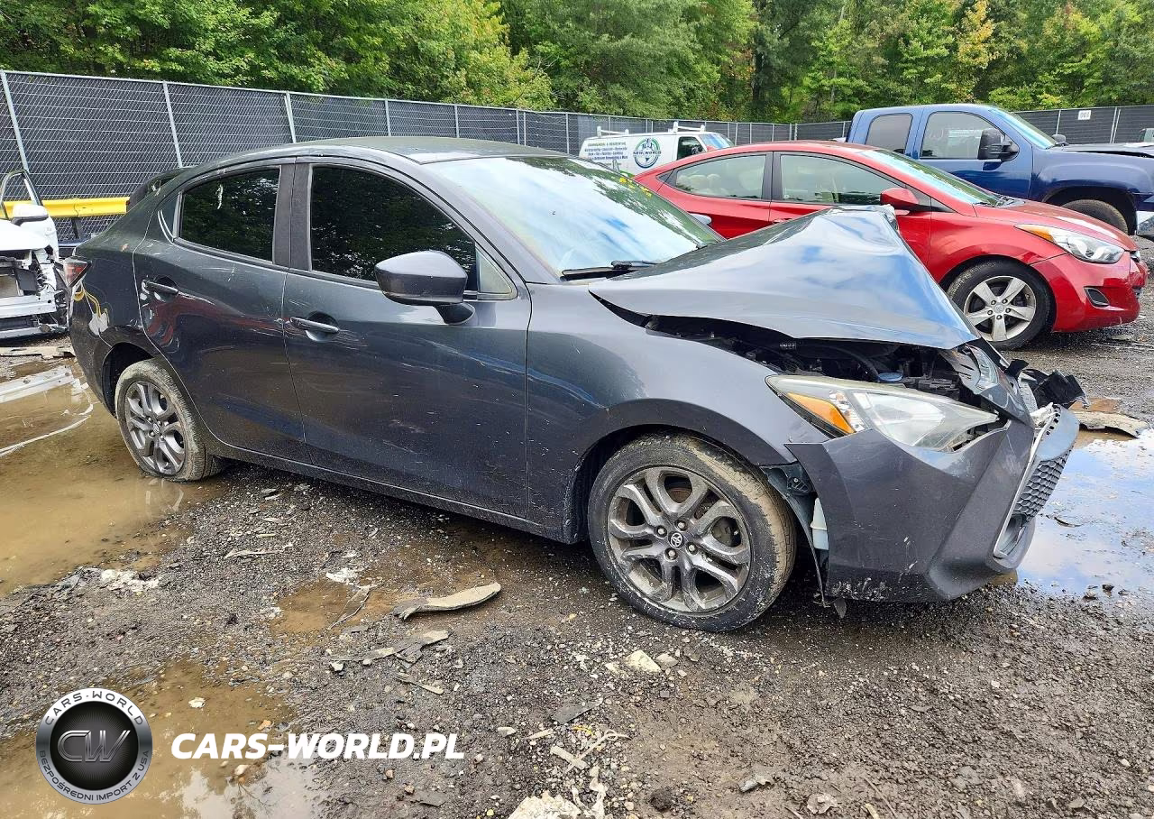 2019 Toyota Yaris Le VIN:3MYDLBYV4KY516313 - 4