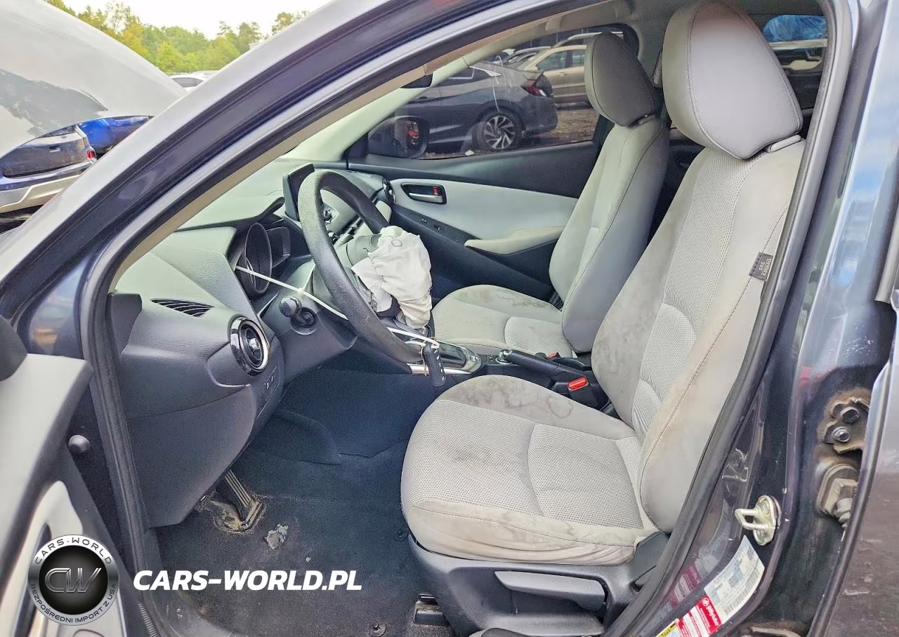2019 Toyota Yaris Le VIN:3MYDLBYV4KY516313 - 7