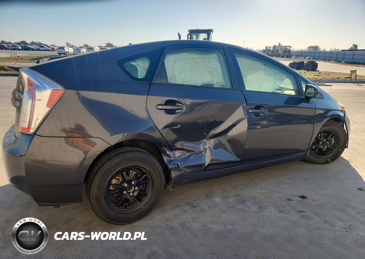 2014 Toyota Prius Three VIN:JTDKN3DU5E1746969 - 3