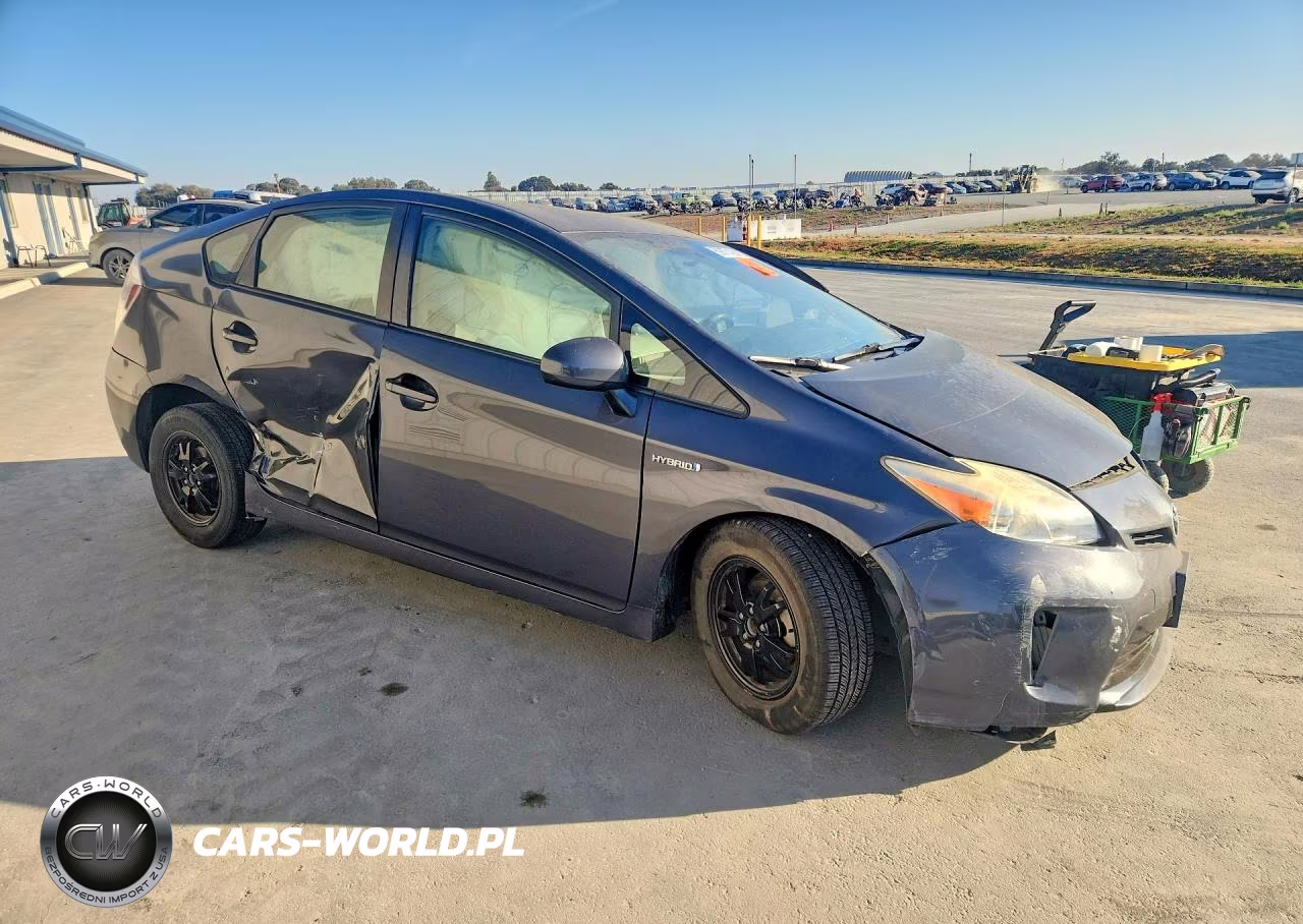 2014 Toyota Prius Three VIN:JTDKN3DU5E1746969 - 4