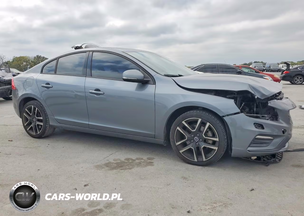 2017 Volvo S60 VIN:YV126MFL8H2422527 - 4