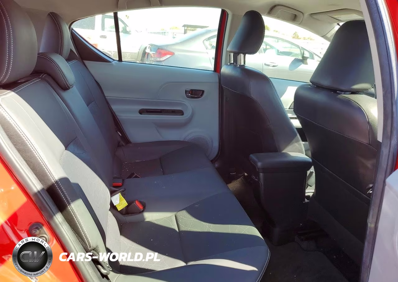 2014 Toyota Prius C Four VIN:JTDKDTB37E1075401 - 10