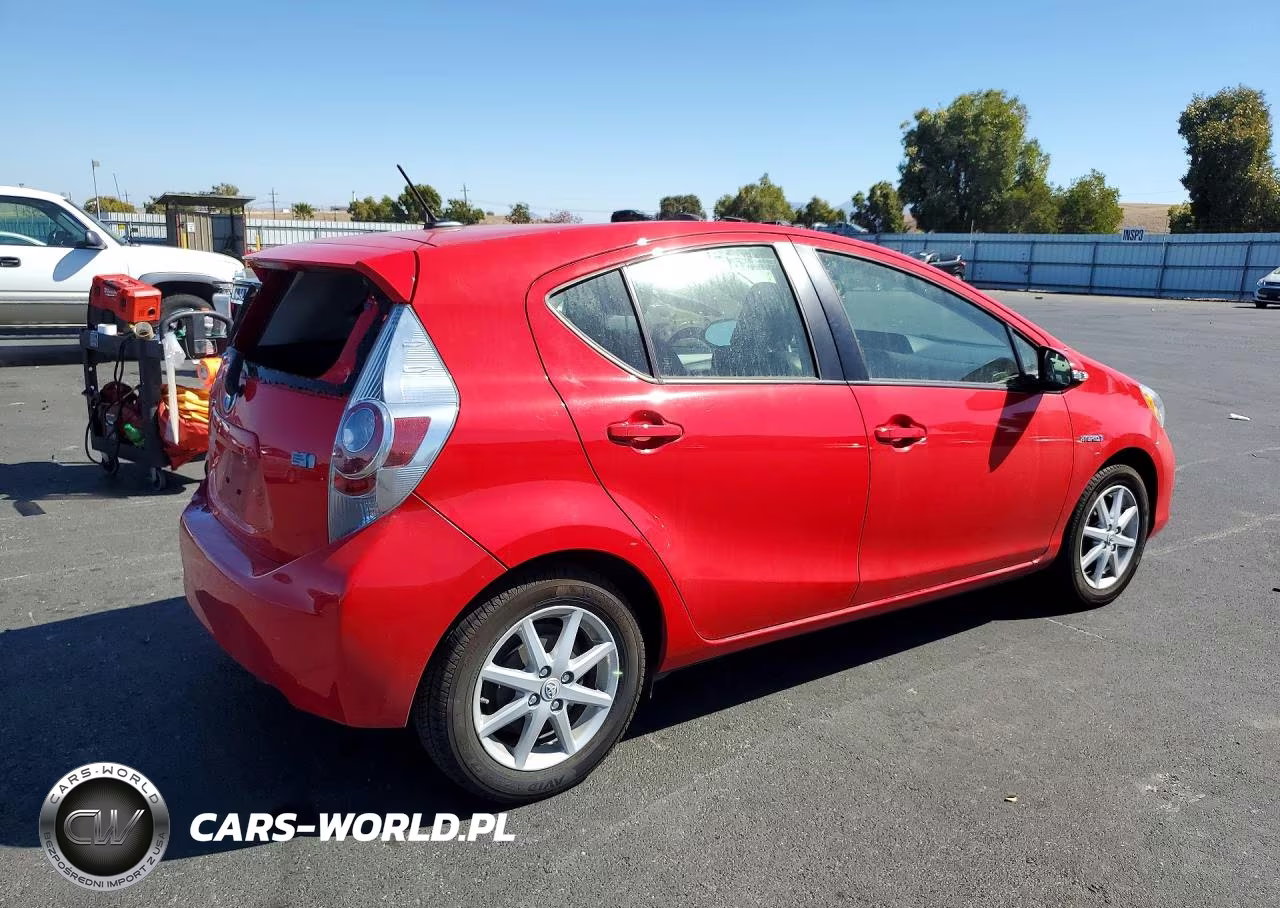 2014 Toyota Prius C Four VIN:JTDKDTB37E1075401 - 3