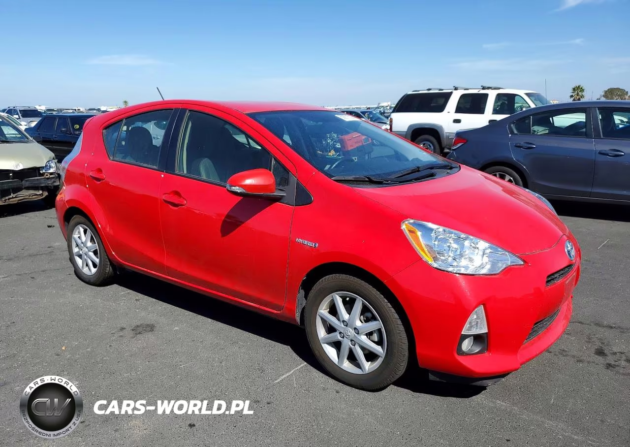 2014 Toyota Prius C Four VIN:JTDKDTB37E1075401 - 4