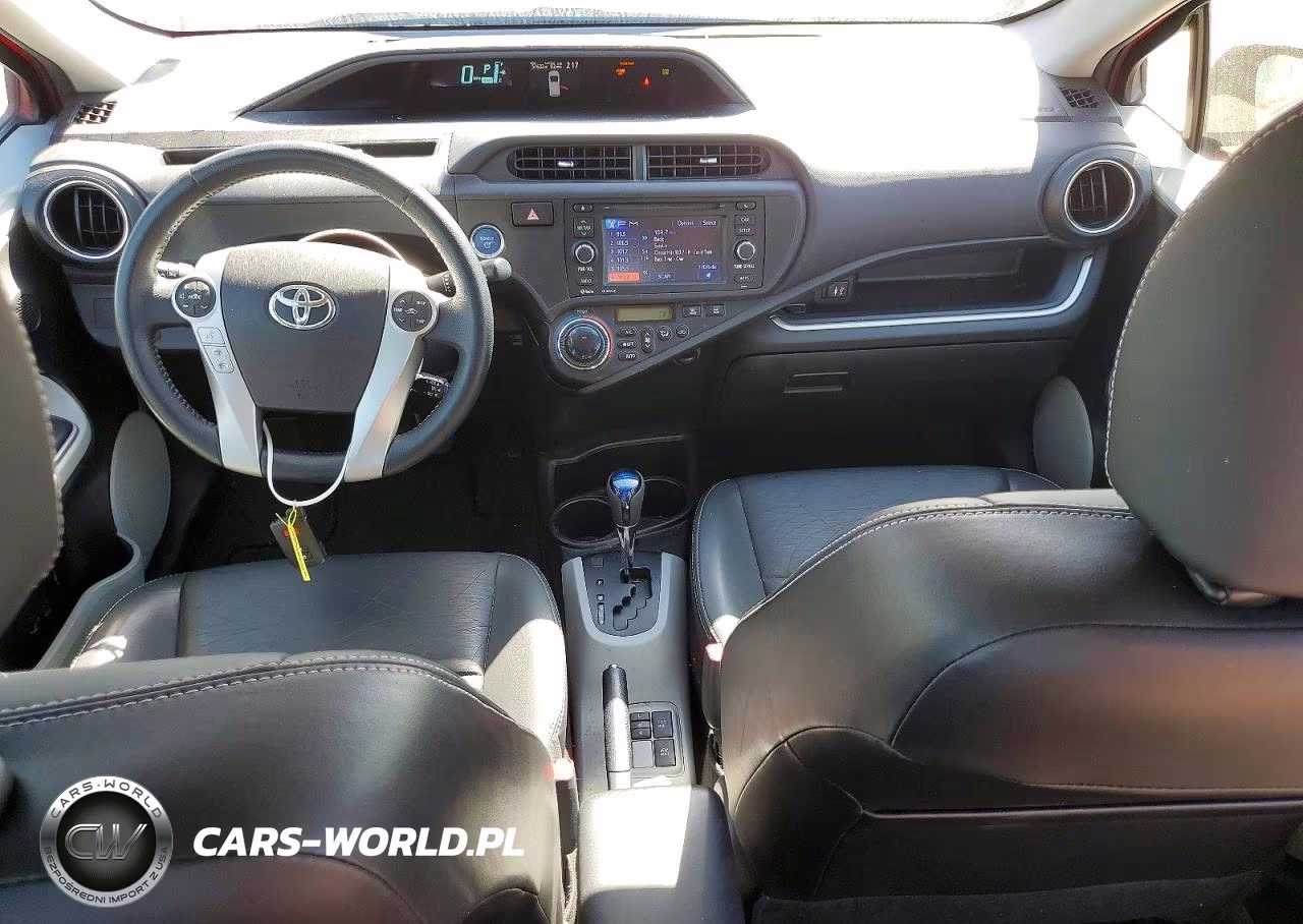 2014 Toyota Prius C Four VIN:JTDKDTB37E1075401 - 8