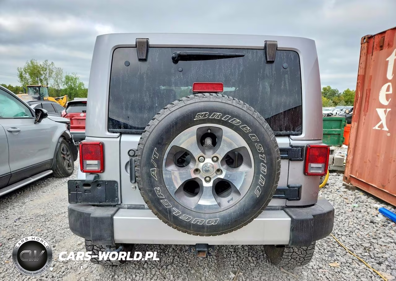 2017 Jeep Wrangler Unlimited Sahara VIN:1C4BJWEG9HL537894 - 6