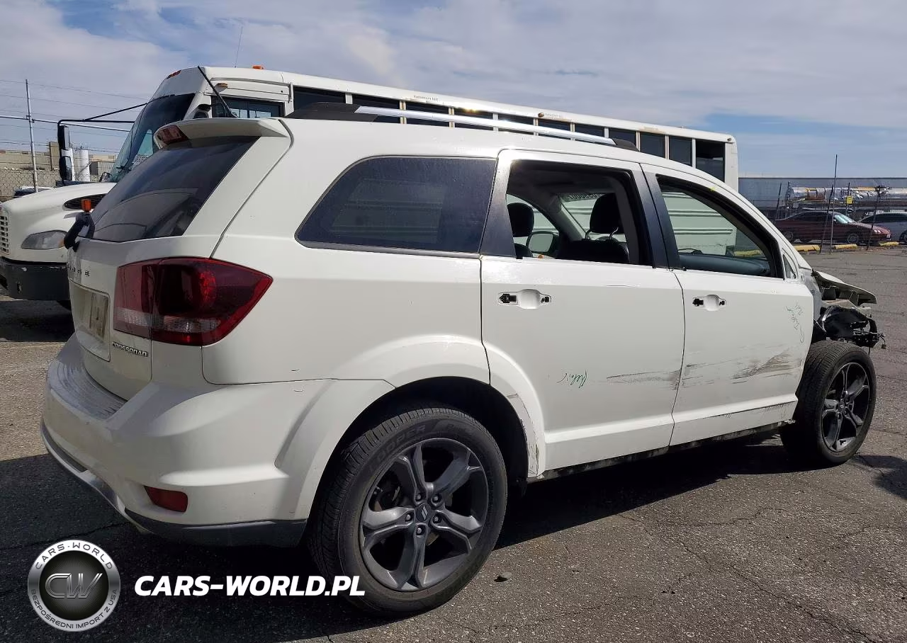 2018 Dodge Journey Crossroad VIN:3C4PDDGG0JT387103 - 3