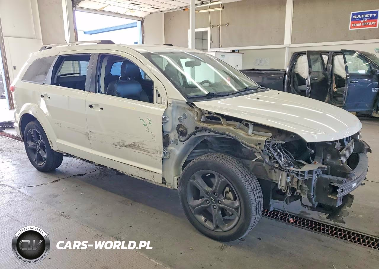 2018 Dodge Journey Crossroad VIN:3C4PDDGG0JT387103 - 4