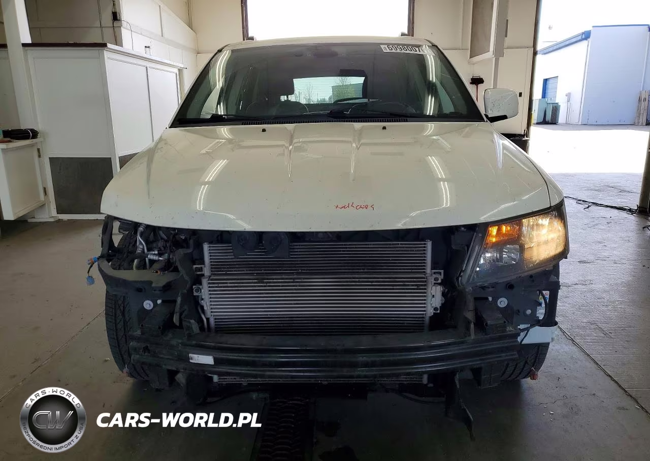 2018 Dodge Journey Crossroad VIN:3C4PDDGG0JT387103 - 5