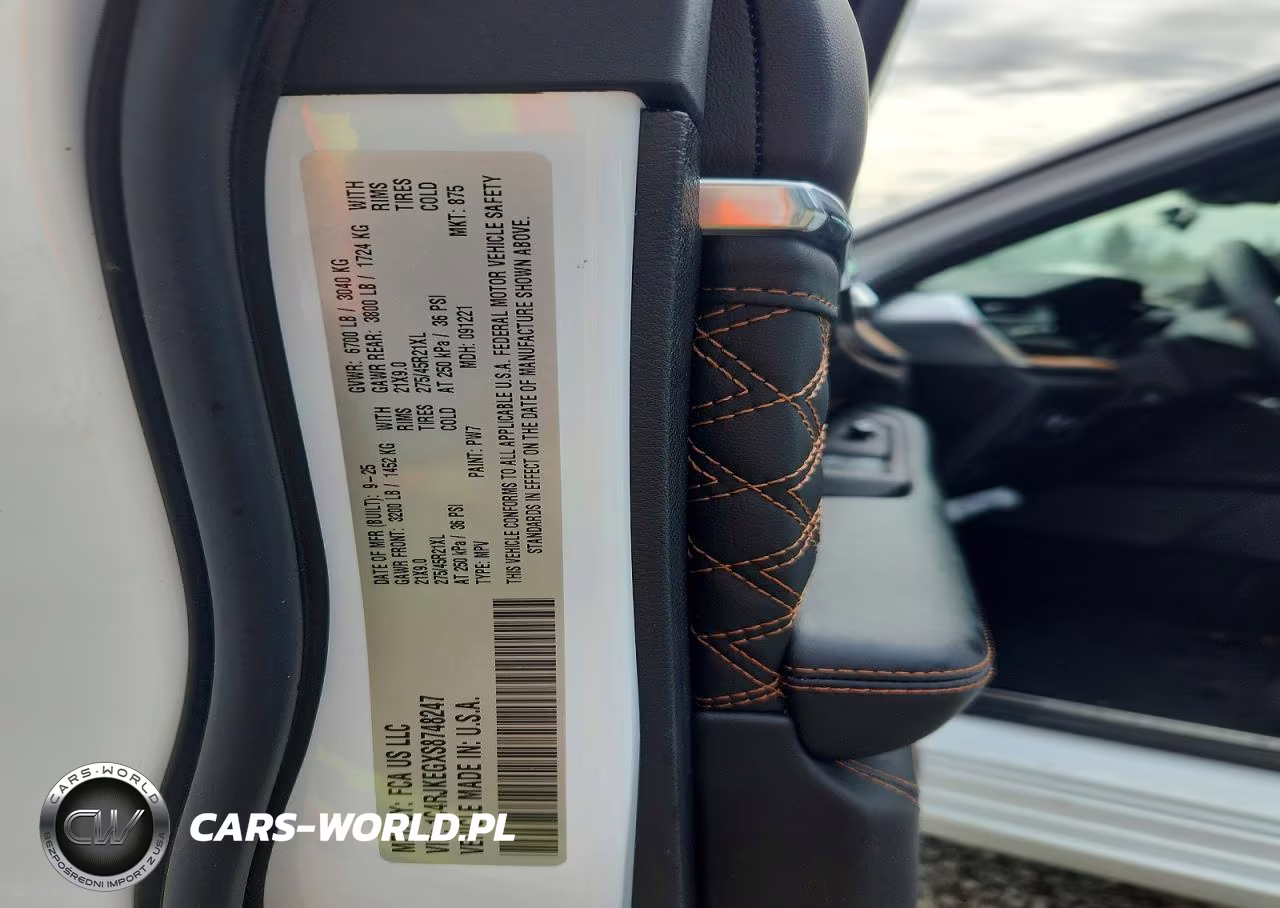 2025 Jeep Grand Cherokee L Summit VIN:1C4RJKEGXS8748247 - 14