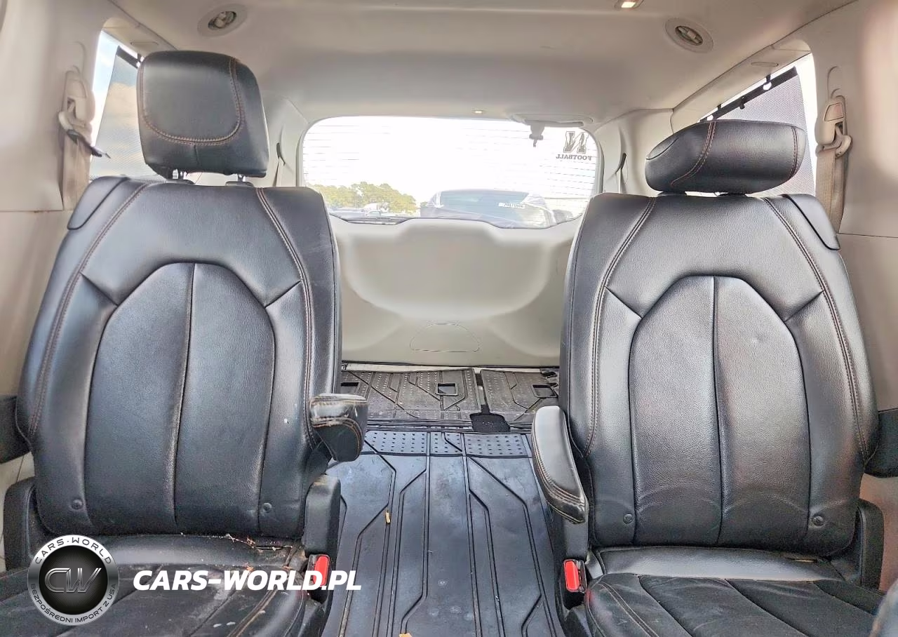 2017 Chrysler Pacifica Touring L VIN:2C4RC1BG1HR539663 - 10