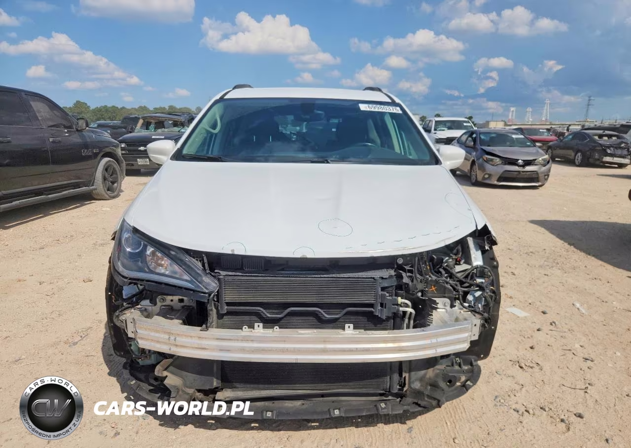 2017 Chrysler Pacifica Touring L VIN:2C4RC1BG1HR539663 - 5