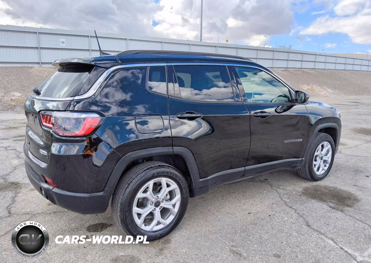 2025 Jeep Compass Latitude VIN:3C4NJDBNXST503401 - 3