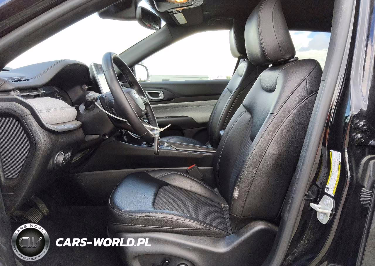 2025 Jeep Compass Latitude VIN:3C4NJDBNXST503401 - 7