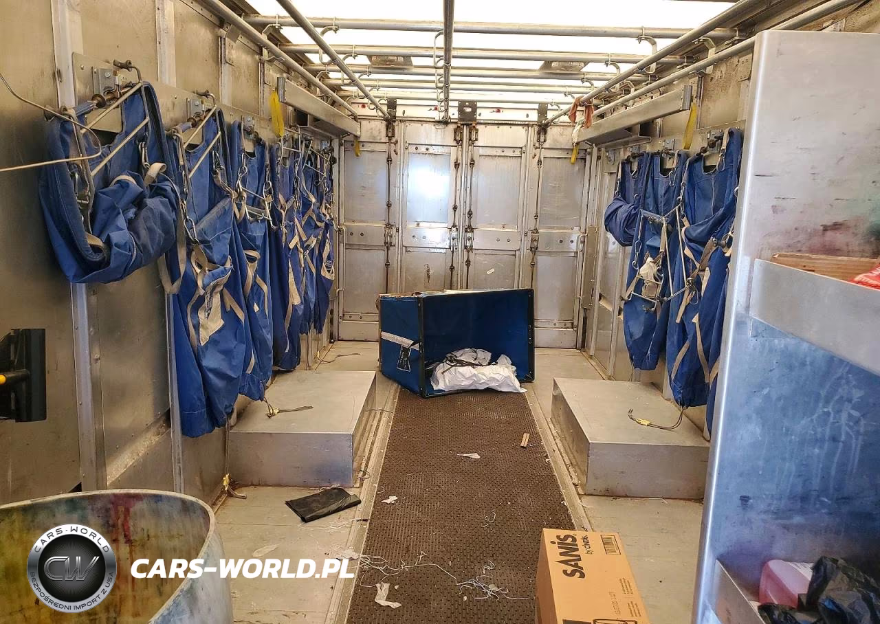 2007 Freightliner Chassis M Line Walk-In Van VIN:4UZAANBW17CY45105 - 11