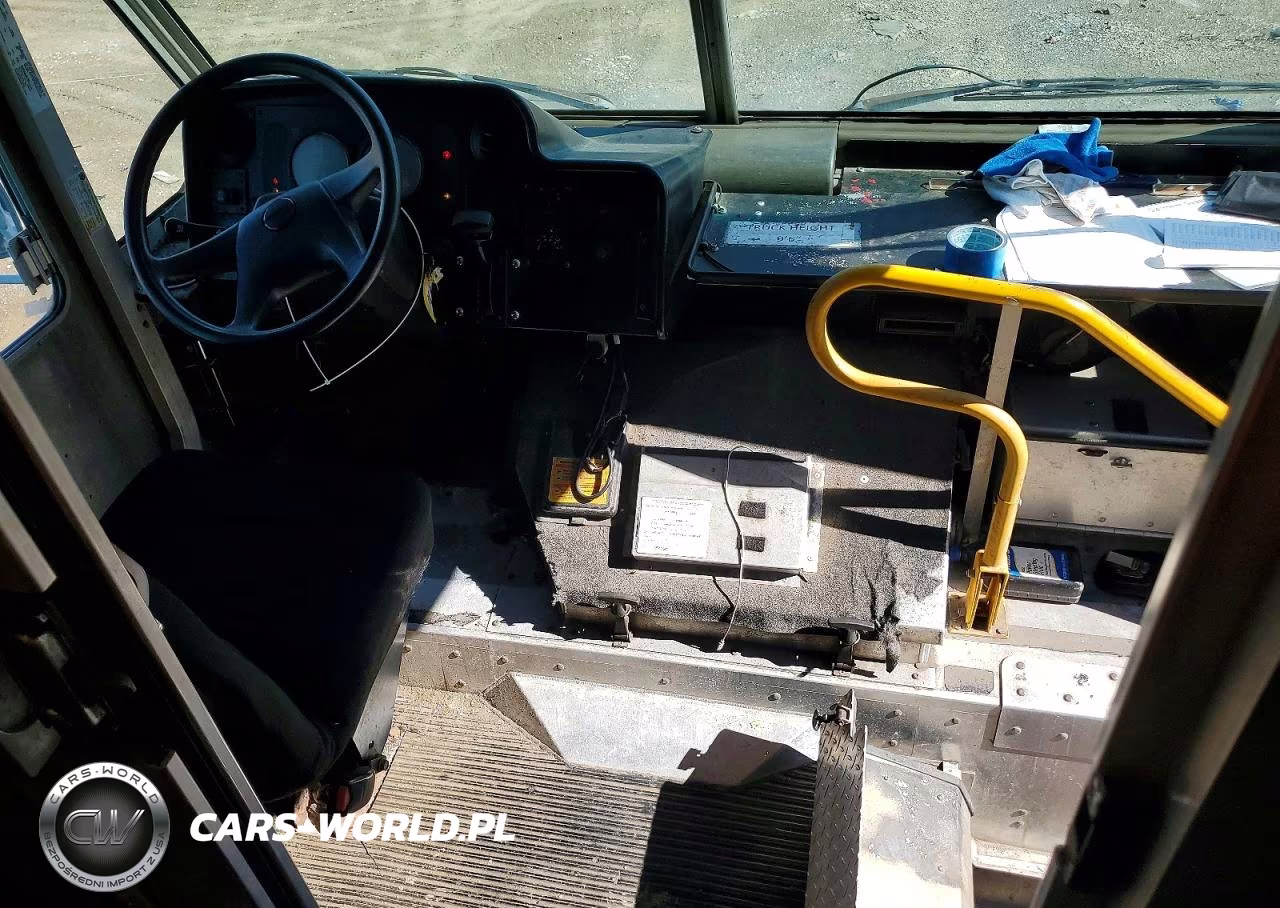 2007 Freightliner Chassis M Line Walk-In Van VIN:4UZAANBW17CY45105 - 8