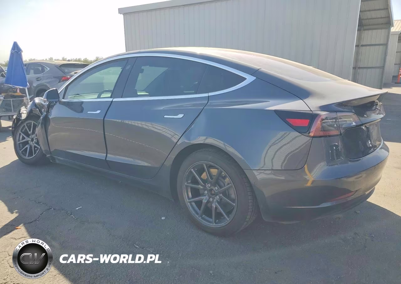 2018 Tesla Model 3 VIN:5YJ3E1EAXJF153493 - 2