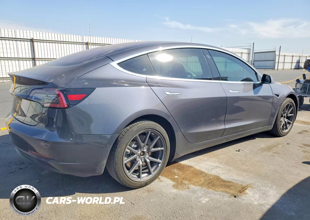 2018 Tesla Model 3 VIN:5YJ3E1EAXJF153493 - 3