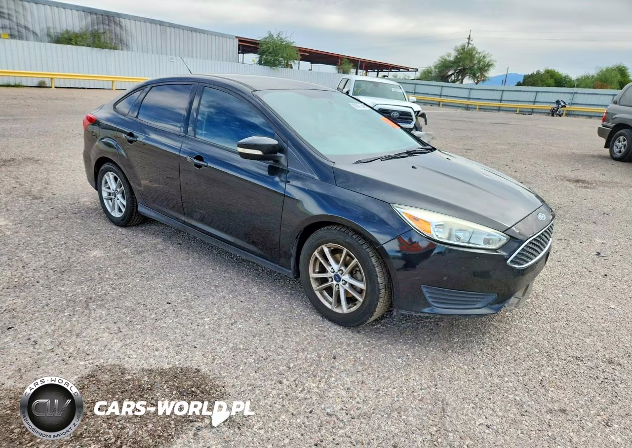 2015 Ford Focus Se VIN:1FADP3F20FL361958 - 4