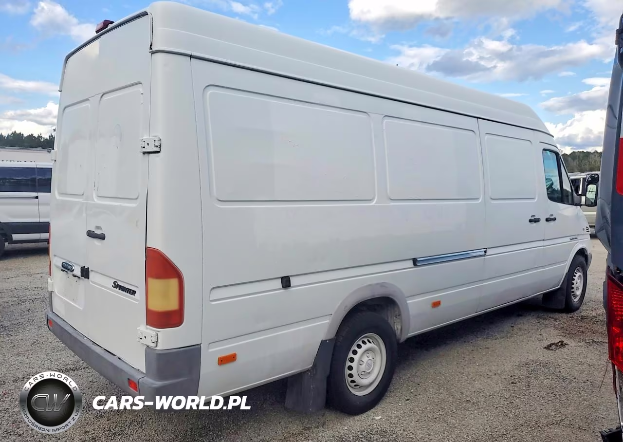 2005 Freightliner Sprinter 2500 VIN:WDYPD744X55799177 - 3