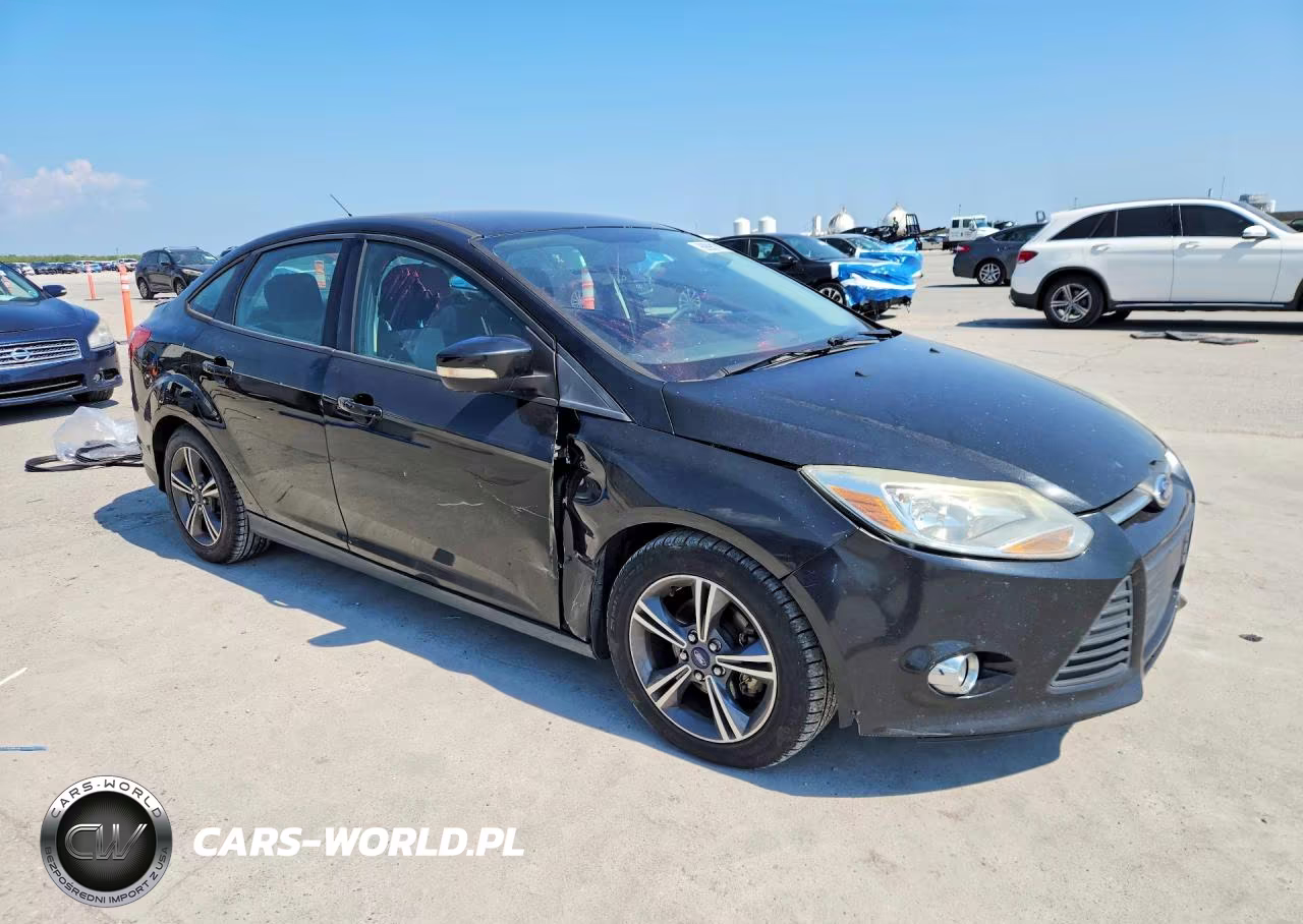 2014 Ford Focus Se VIN:1FADP3F2XEL457918 - 4