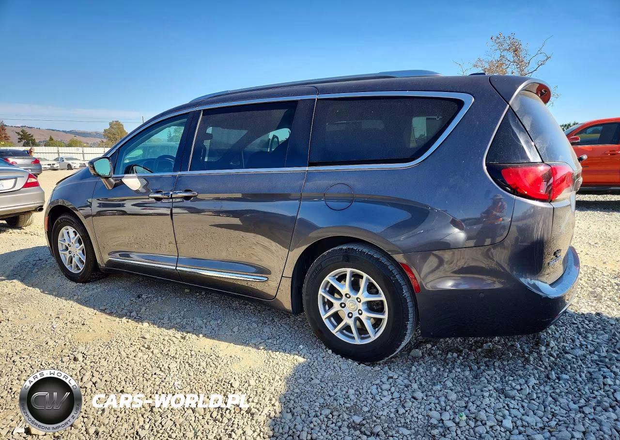 2020 Chrysler Pacifica Touring L VIN:2C4RC1BG0LR129073 - 2