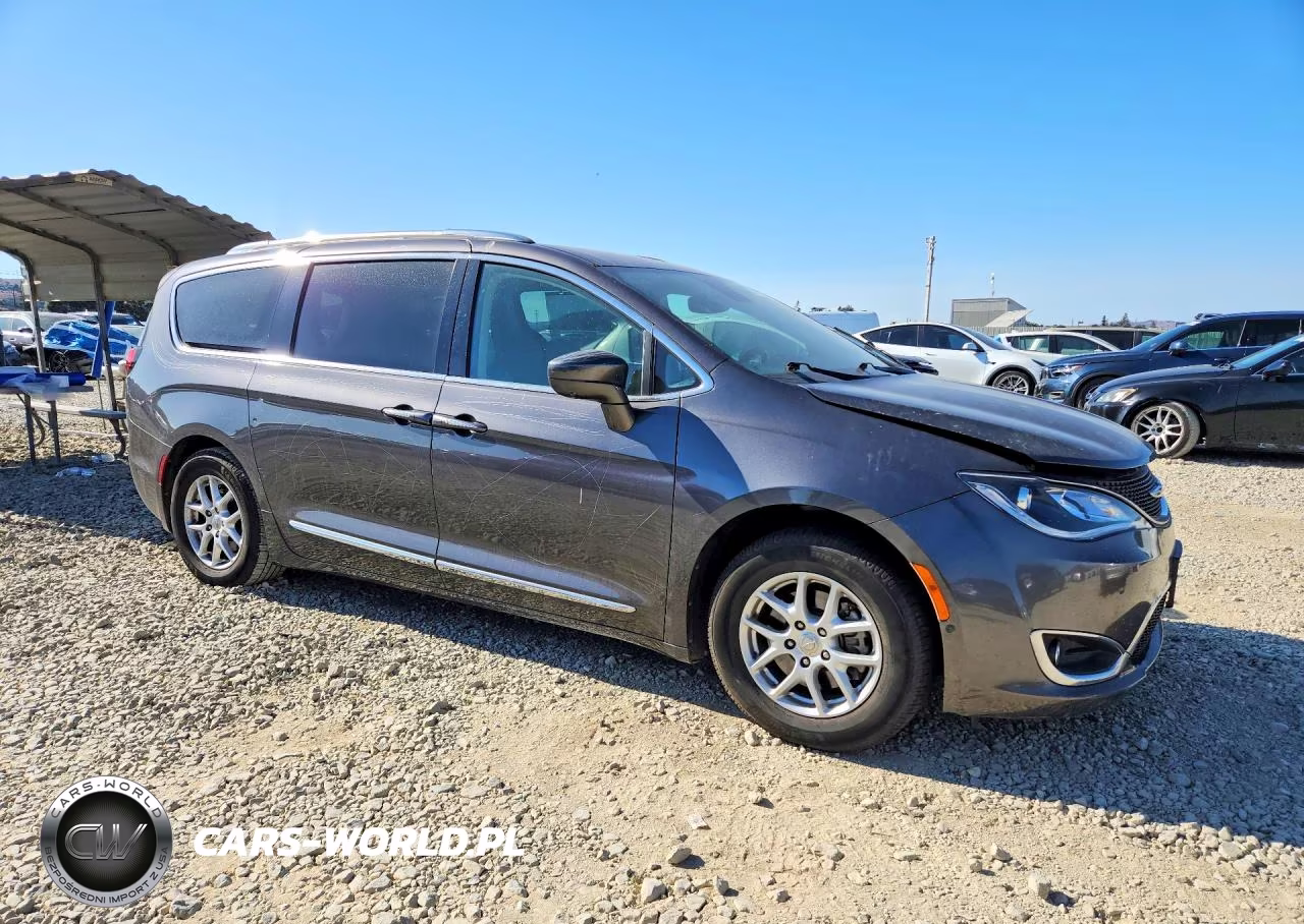 2020 Chrysler Pacifica Touring L VIN:2C4RC1BG0LR129073 - 4