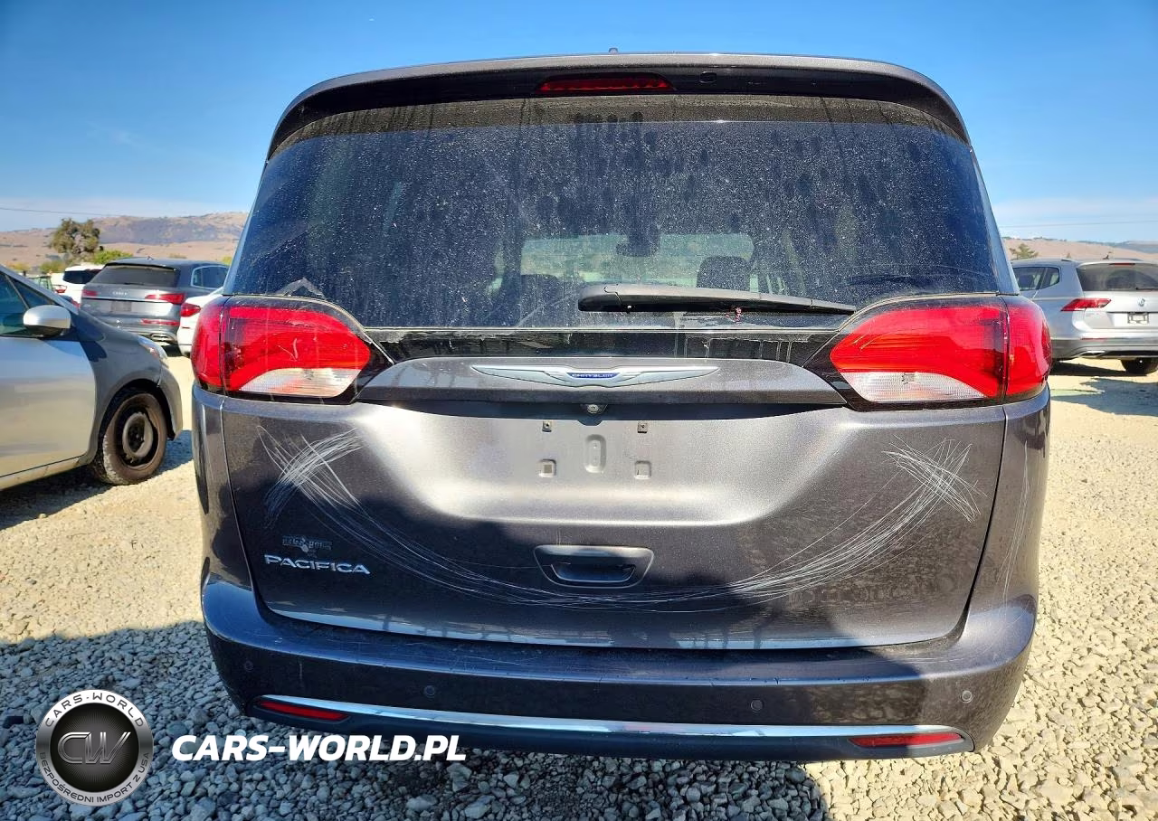 2020 Chrysler Pacifica Touring L VIN:2C4RC1BG0LR129073 - 6