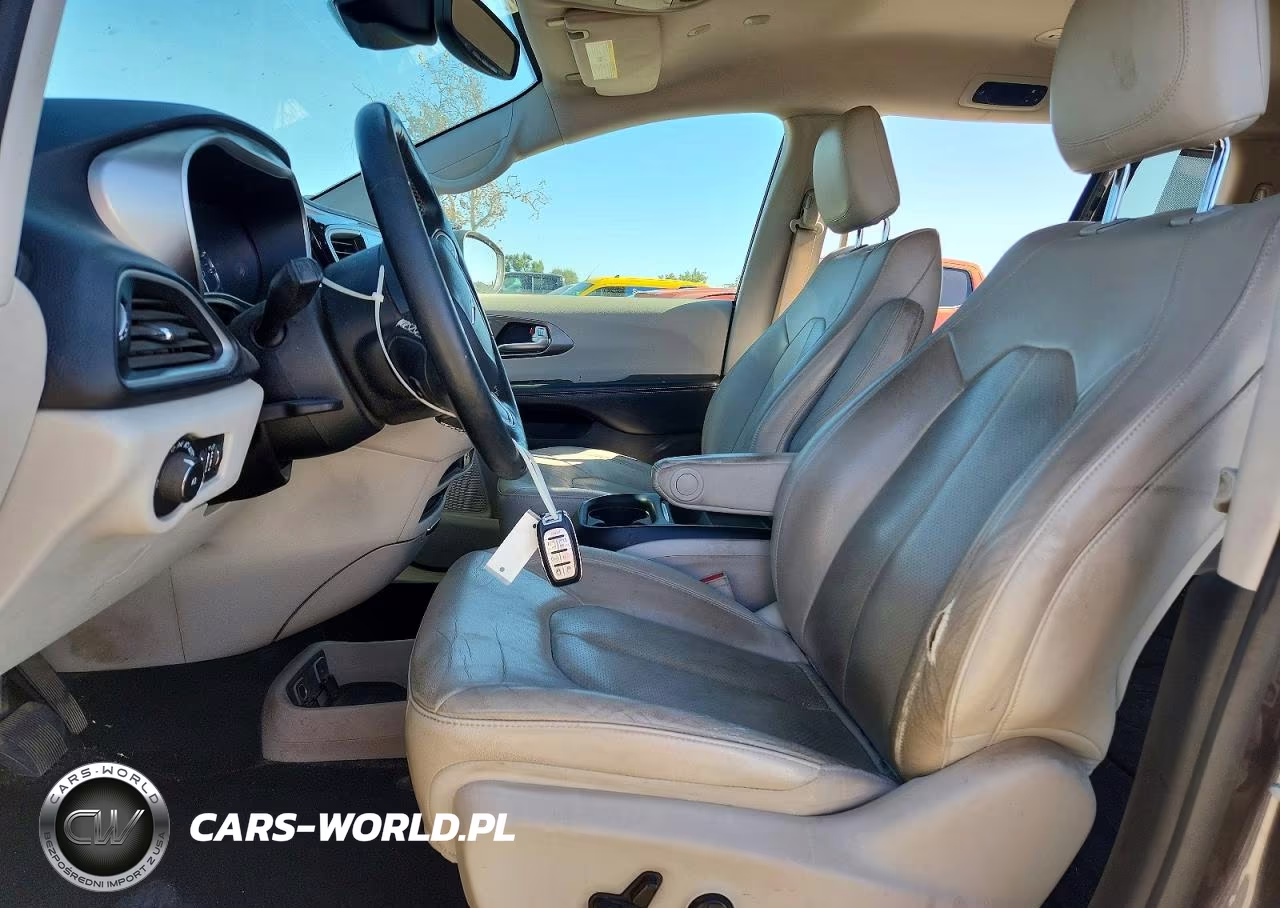 2020 Chrysler Pacifica Touring L VIN:2C4RC1BG0LR129073 - 7