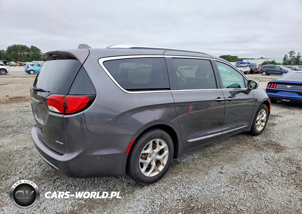 2018 Chrysler Pacifica Limited VIN:2C4RC1GG5JR352201 - 3