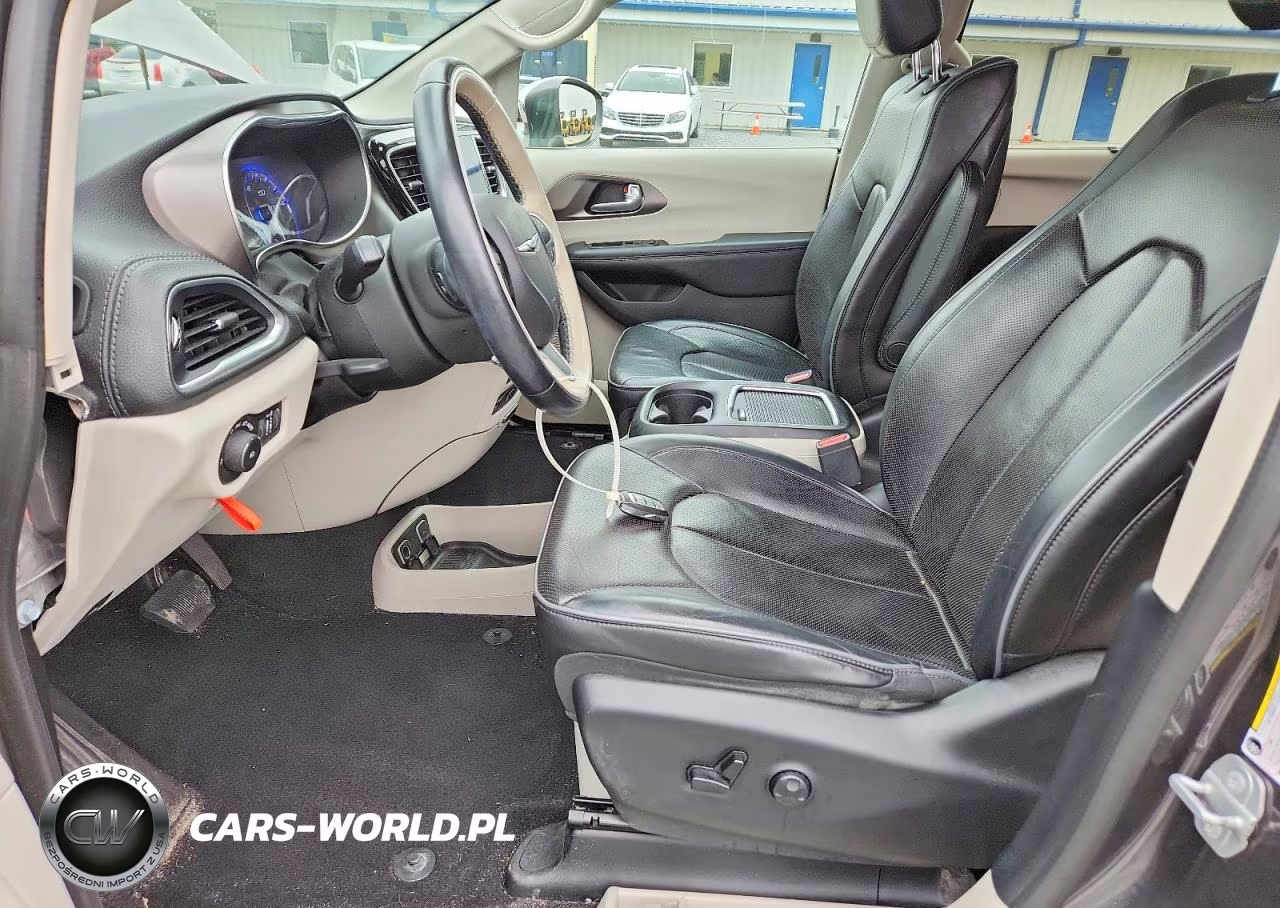 2018 Chrysler Pacifica Limited VIN:2C4RC1GG5JR352201 - 7